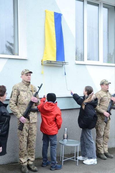 У Рівному відкрили меморіальну дошку загиблому захиснику - INFBusiness
