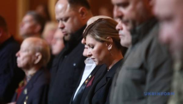 Під час війни культура має значення навіть більше, ніж за часів миру - Президент Фото 09.03.2024 15:03 Укрінформ Культура має значення під час війни, і навіть більше, ніж за часів миру. Під час війни культура має значення навіть більше, ніж за часів миру - Президент - INFBusiness