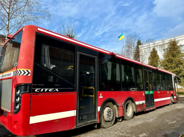 Замінить переданий для ЗСУ: ліцей на Рівненщині отримав шкільний автобус - INFBusiness