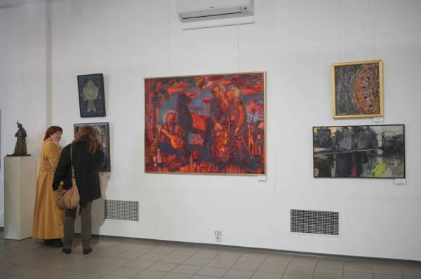 У Центральному будинку художника відкрили проєкт до дня народження Шевченка Фото 01.03.2024 21:19 Укрінформ У виставкових залах Центрального будинку художника презентували культурно-мистецький проєкт із нагоди 210-ї річниці від дня народження Тараса Шевченка. У Центральному будинку художника відкрили проєкт до дня народження Шевченка - INFBusiness