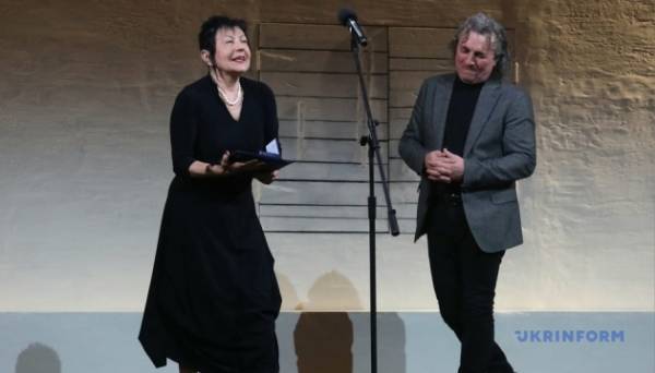 Під час війни культура має значення навіть більше, ніж за часів миру - Президент Фото 09.03.2024 15:03 Укрінформ Культура має значення під час війни, і навіть більше, ніж за часів миру. Під час війни культура має значення навіть більше, ніж за часів миру - Президент - INFBusiness