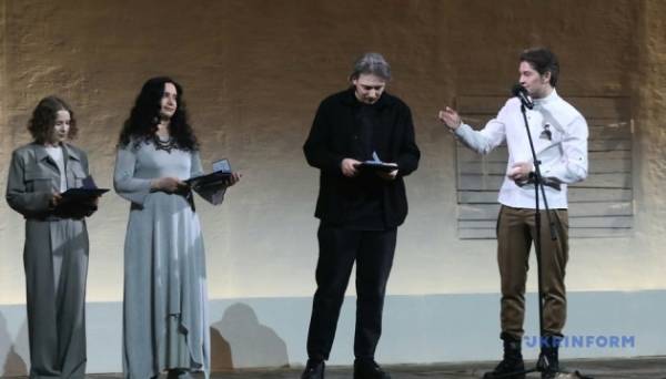 Під час війни культура має значення навіть більше, ніж за часів миру - Президент Фото 09.03.2024 15:03 Укрінформ Культура має значення під час війни, і навіть більше, ніж за часів миру. Під час війни культура має значення навіть більше, ніж за часів миру - Президент - INFBusiness