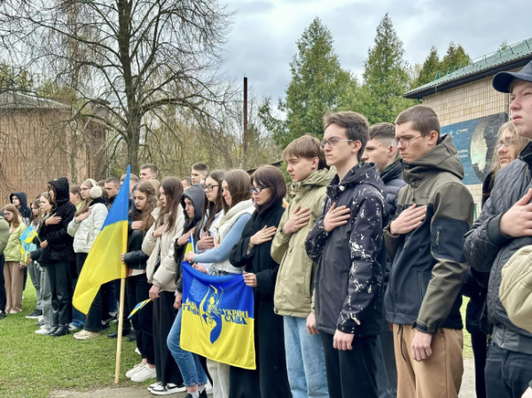 У ліцеї на Рівненщині відкрили пам'ятну дошку загиблому на війні випускнику - INFBusiness