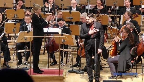 На благодійному галаконцерті у Берліні зібрали €1 мільйон для допомоги українським дітям Фото 20.04.2024 03:05 Укрінформ У Берліні в центральному концертному залі німецької столиці – Konzerthaus – пройшов великий бенефіц-концерт на підтримку України. На благодійному галаконцерті у Берліні зібрали €1 мільйон для допомоги українським дітям - INFBusiness