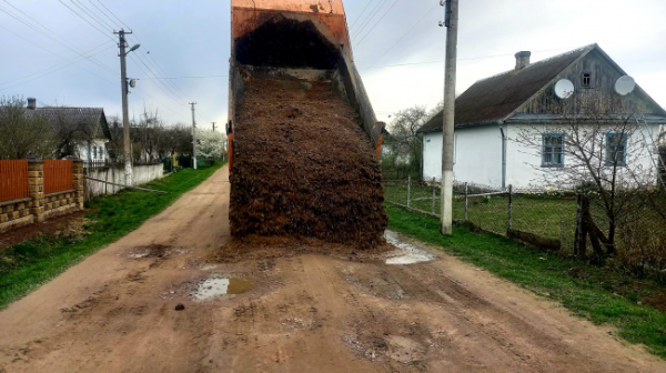 На Костопільщині збирали підписи, аби вирішити проблему з дорогою - INFBusiness