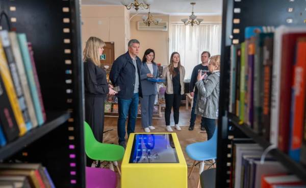 Карандєєв у Херсоні оглянув театр, музей і бібліотеки Фото 11.04.2024 22:40 Укрінформ Т. в. о. міністра культури та інформаційної політики Ростислав Карандєєв під час робочої поїздки в Херсон оглянув обласний театр, музей і бібліотеки. Карандєєв у Херсоні оглянув театр, музей і бібліотеки - INFBusiness