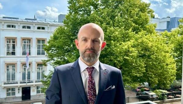 Аудіогіди українською: мова порозуміння, визнання, підтримки 20.04.2024 11:50 Укрінформ Про Ван Гога, Марію Заньковецьку й інших достойників у музеях понад 40 країн світу уже розповідають державною мовою України Аудіогіди українською: мова порозуміння, визнання, підтримки - INFBusiness