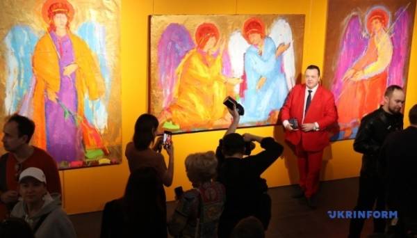 У Києві відкрилася виставка «Першообрази» українського художника Анатолія Криволапа Фото 11.04.2024 22:53 Укрінформ У Києві в Центрі сучасного мистецтва М17 відкрилася виставка «Першообрази» одного з найдорожчих вітчизняних митців, відомого художника Анатолія Криволапа, картини якого двічі встановлювали світові рекорди продажів сучасного українського мистецтва на міжнародному артринку. У Києві відкрилася виставка «Першообрази» українського художника Анатолія Криволапа - INFBusiness