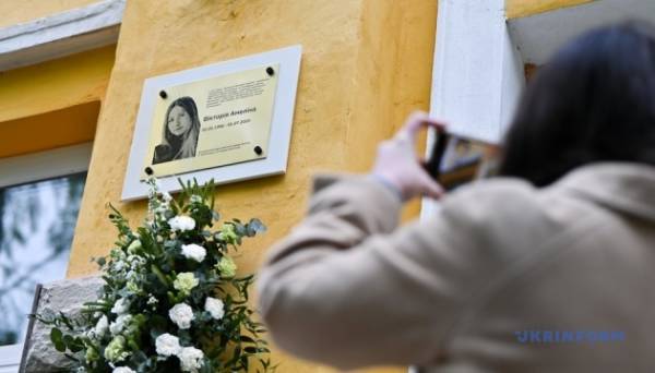 У Львові відкрили пам'ятну дошку письменниці Вікторії Амеліній - INFBusiness
