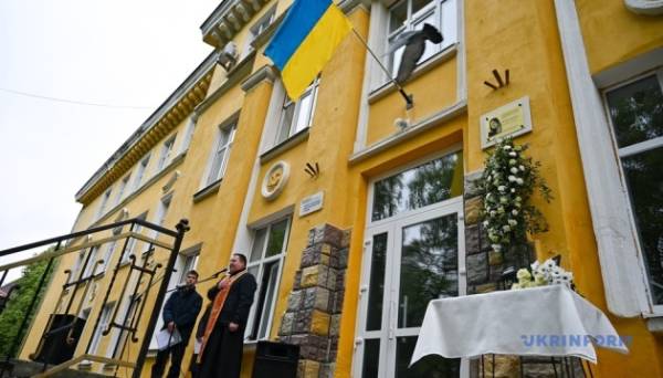 У Львові відкрили пам'ятну дошку письменниці Вікторії Амеліній - INFBusiness