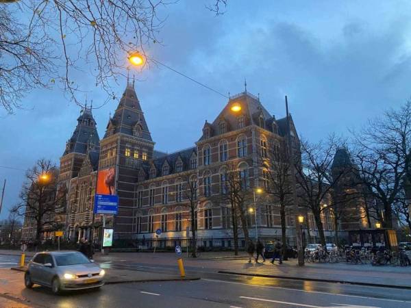 Аудіогіди українською: мова порозуміння, визнання, підтримки 20.04.2024 11:50 Укрінформ Про Ван Гога, Марію Заньковецьку й інших достойників у музеях понад 40 країн світу уже розповідають державною мовою України Аудіогіди українською: мова порозуміння, визнання, підтримки - INFBusiness