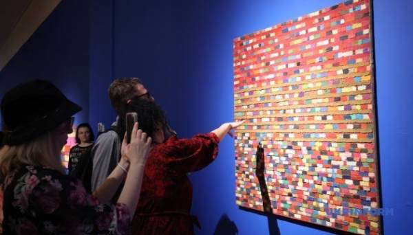 У Києві відкрилася виставка «Першообрази» українського художника Анатолія Криволапа Фото 11.04.2024 22:53 Укрінформ У Києві в Центрі сучасного мистецтва М17 відкрилася виставка «Першообрази» одного з найдорожчих вітчизняних митців, відомого художника Анатолія Криволапа, картини якого двічі встановлювали світові рекорди продажів сучасного українського мистецтва на міжнародному артринку. У Києві відкрилася виставка «Першообрази» українського художника Анатолія Криволапа - INFBusiness