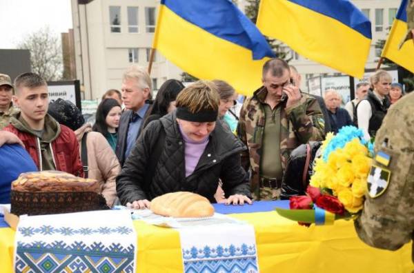 У Рівному попрощались з добровольцем, який загинув понад рік тому - INFBusiness