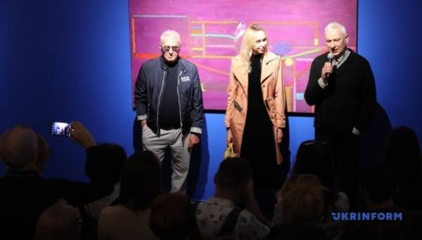 У Києві відкрилася виставка «Першообрази» українського художника Анатолія Криволапа Фото 11.04.2024 22:53 Укрінформ У Києві в Центрі сучасного мистецтва М17 відкрилася виставка «Першообрази» одного з найдорожчих вітчизняних митців, відомого художника Анатолія Криволапа, картини якого двічі встановлювали світові рекорди продажів сучасного українського мистецтва на міжнародному артринку. У Києві відкрилася виставка «Першообрази» українського художника Анатолія Криволапа - INFBusiness