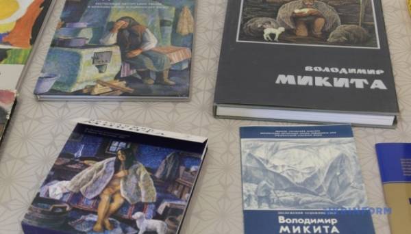 Єдиний з українських митців, хто пише у 93 роки: у Мукачеві відкрили виставку Володимира Микити - INFBusiness