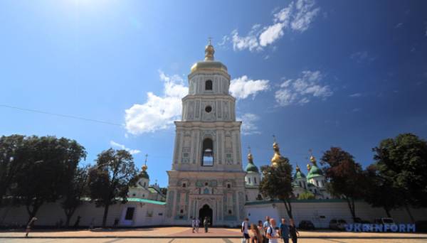 У Софії Київській до Великодніх свят презентують інсталяцію з квітів - INFBusiness