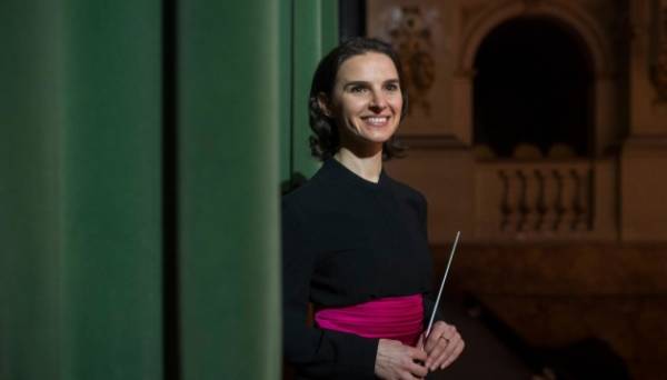 Диригентка Оксана Линів: Чайковського треба українізувати 05.04.2024 13:46 Укрінформ Найвідоміша та найтитулованіша українська диригентка Оксана Линів пояснила, чому Україні не вдасться «скасувати» виконання творів російського композитора Чайковського в усьому світі. Диригентка Оксана Линів: Чайковського треба українізувати - INFBusiness