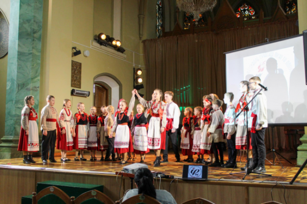 На Рівненщині визначили переможців обласного туру пісенного конкурсу "Червона рута" - INFBusiness