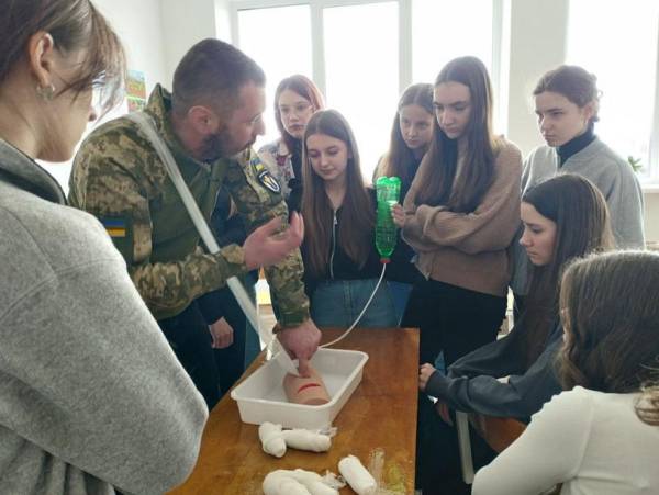 Рівненські школярі зустрілися із військовослужбовцями ЗСУ - INFBusiness