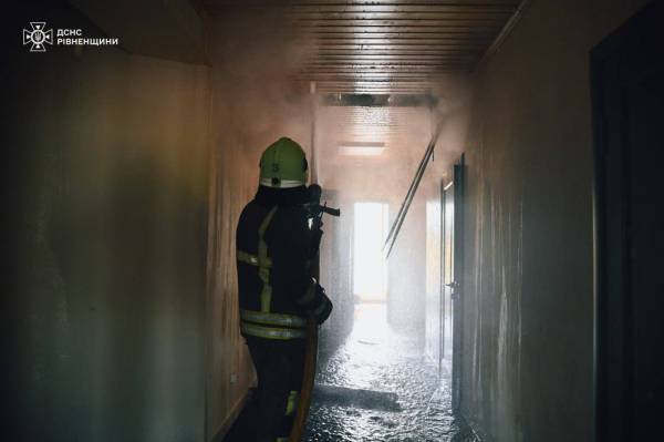 У ДСНС показали наслідки пожежі у 3-поверховій адмінбудівлі у Рівному (ФОТО+ВІДЕО) - INFBusiness