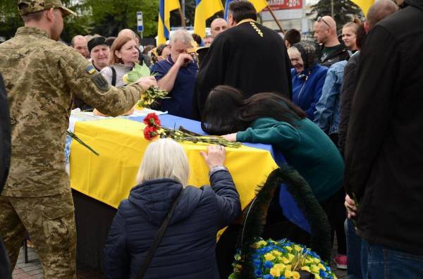 Рівне попрощалося із захисником який вважався безвісти зниклим понад рік (ВІДЕО) - INFBusiness