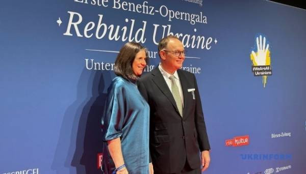 На благодійному галаконцерті у Берліні зібрали €1 мільйон для допомоги українським дітям Фото 20.04.2024 03:05 Укрінформ У Берліні в центральному концертному залі німецької столиці – Konzerthaus – пройшов великий бенефіц-концерт на підтримку України. На благодійному галаконцерті у Берліні зібрали €1 мільйон для допомоги українським дітям - INFBusiness