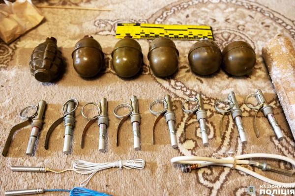 Гранатомети, вибухівка та патрони: скільки зброї й боєприпасів незаконно зберігали жителі Рівненщини - INFBusiness