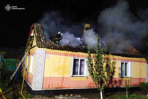 На Дубенщині вогнеборці ліквідували пожежу у житловому будинку - INFBusiness