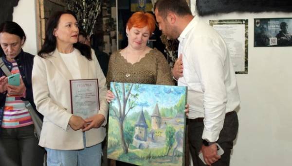 У замку в Кам'янці-Подільському відкрили виставку «Азов - Янголи Маріуполя» - INFBusiness