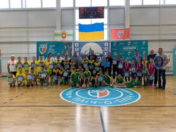 Команда Зорянського ліцею перемогла в чемпіонаті Рівненщини з футзалу - INFBusiness