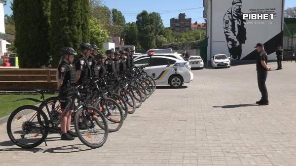 З бронежилетами та під палючим сонцем: На вулиці Рівного виїхав велопатруль (ВІДЕО) - INFBusiness