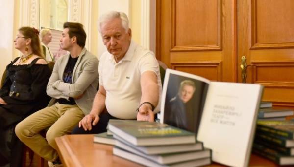 У театрі Франка презентували книгу про екскерівника Михайла Захаревича - INFBusiness