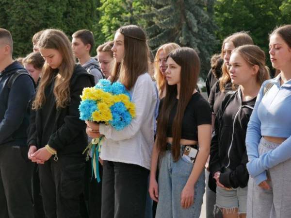 У Рівному відкрили пам`ятну дошку на честь старшого лейтенанта Сергія Савчука - INFBusiness