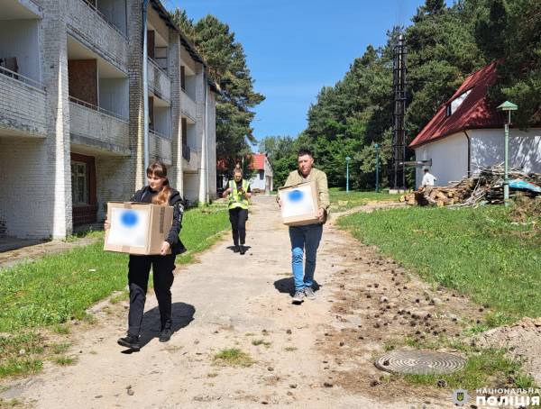 Рівненські поліцейські разом із волонтерами відвідали сім’ї, які потребують уваги - INFBusiness