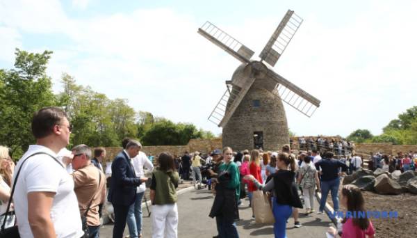 У Музеї просто неба відкрили відновлений столітній вітряк з Херсонщини - INFBusiness