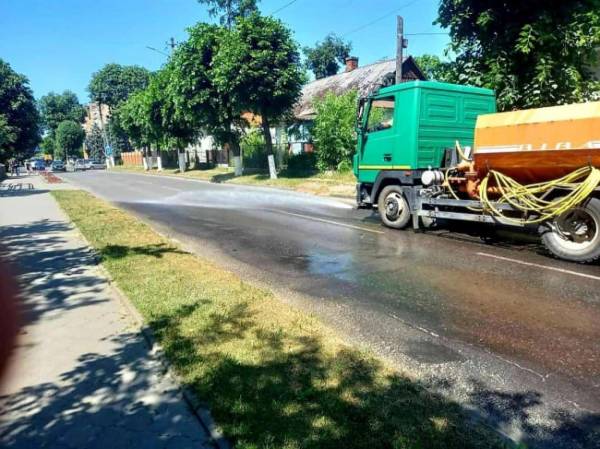 У Костополі здійснюють полив вулиць. У Костополі поливають дороги - INFBusiness