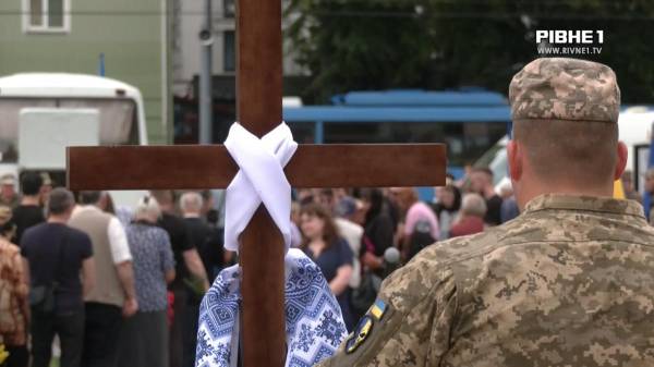 Ілля Томашевський, Андрій Дейнега Два роки був безвісти зниклим: до Рівного "на щиті" повернувся воїн (ВІДЕО) - INFBusiness