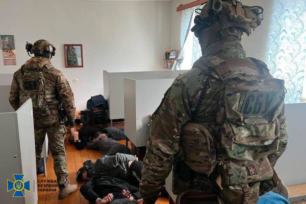 Наркобізнес на Рівненщині: правоохоронці викрили експрацівника виправної колонії та двох в’язнів - INFBusiness