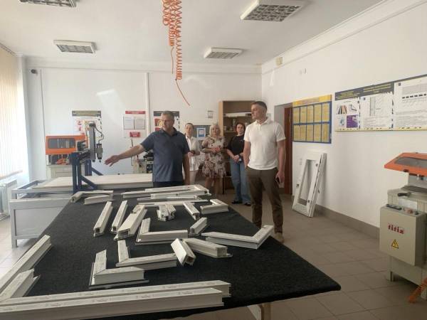 Понад 200 ветеранів війни отримали нові професії у Центрі профтехосвіти Рівненщини - INFBusiness