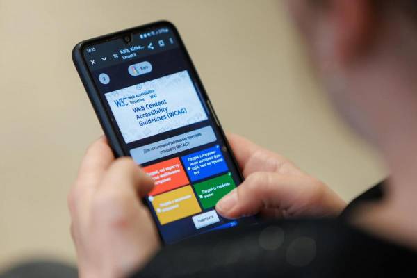 У Рівному відбувся тренінг з основ цифрової доступності. Понад 100 представників державних установ, які створюють контент і адмініструють вебресурси, вчилися створювати цифрові продукти доступними. Публічних службовців Рівненщини вчили основ вебдоступності - INFBusiness