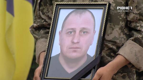 Воював із перших днів війни: У Рівному попрощалися із військовослужбовцем Миколою Ковальцем (ВІДЕО) - INFBusiness