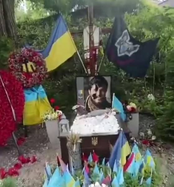 Трощили портрети й таблички: у Києві невідомі понівечили могили українських Героїв - INFBusiness