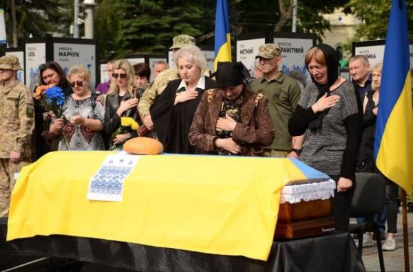 У Рівному в останню дорогу провели двох військових - INFBusiness