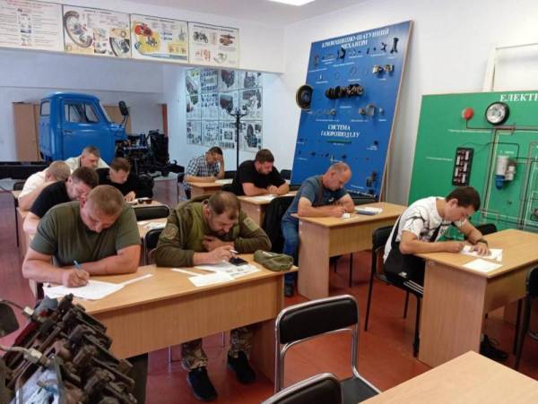 Понад 200 ветеранів війни отримали нові професії у Центрі профтехосвіти Рівненщини з початку повномасштабної війни - INFBusiness
