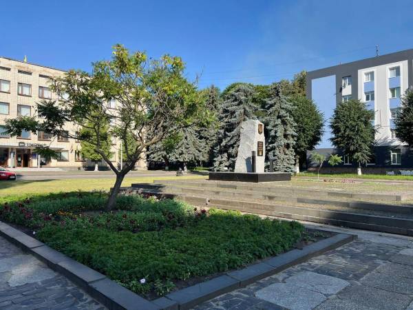 У Костополі висадили квіти біля символічної локації (ФОТО) - INFBusiness