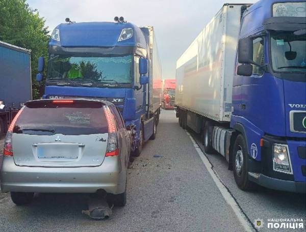 Водій легковика у лікарні: у поліції повідомили деталі ДТП на трасі «Київ-Чоп» - INFBusiness