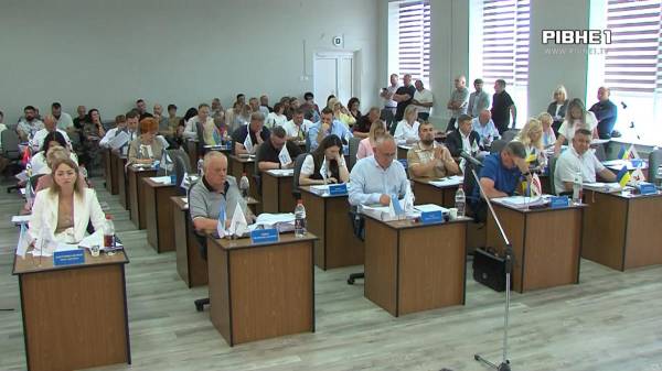 Перейменування вулиць та пікет: як пройшла чергова сесія Рівнеради? (ВІДЕО) - INFBusiness