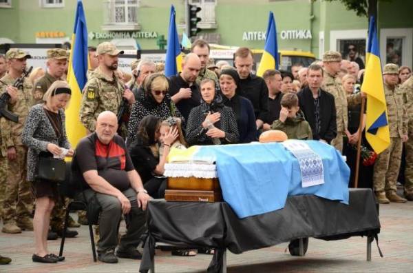 У Рівному в останню дорогу провели двох військових - INFBusiness