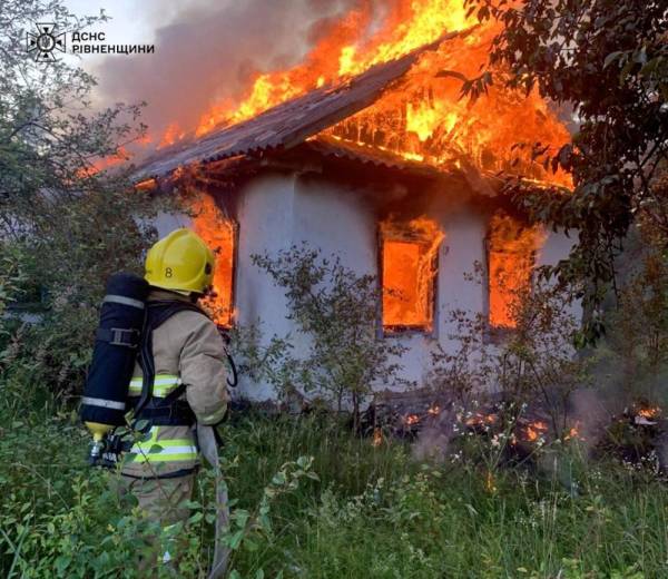 На Сарненщині вщент згорів будинок (ФОТО) - INFBusiness