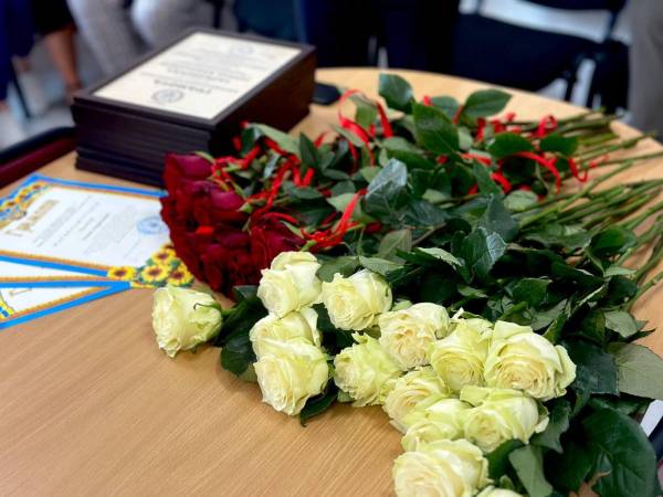Працівників комунальних медзакладів Костополя привітали напередодні професійного свята (ФОТО) - INFBusiness